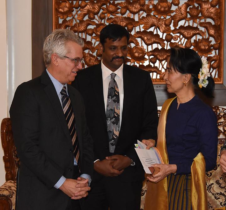 Tree Ring Pen Gifted to Aung San Su Kyi